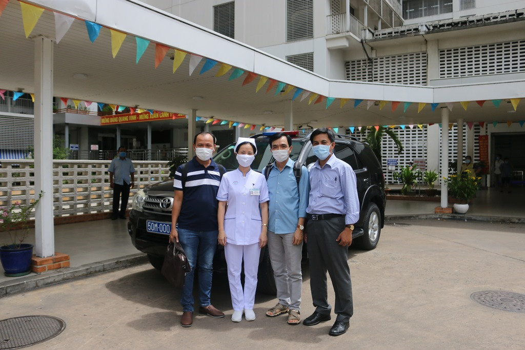 Bác sĩ Chợ Rẫy tiếp tục lên đường ‘chia lửa’ với Đà Nẵng chống dịch COVID-19 ảnh 1