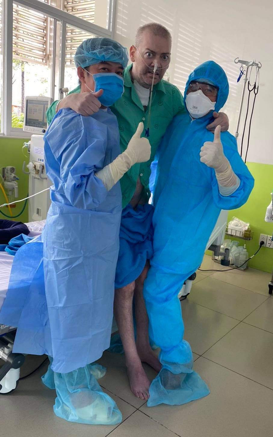 Bệnh nhân phi công người Anh có thể xuất viện sau 2 -3 tuần nữa ảnh 1