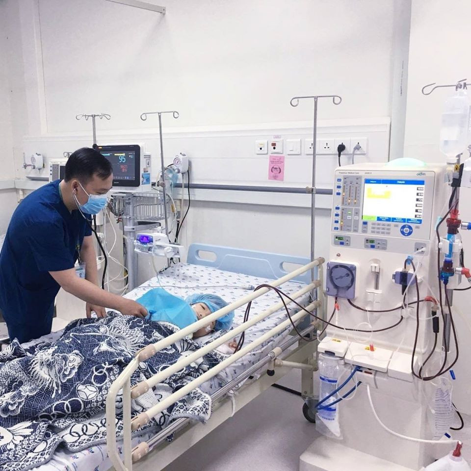Chạy thận nhân tạo cấp cứu, bệnh nhi thoát cửa tử ảnh 1