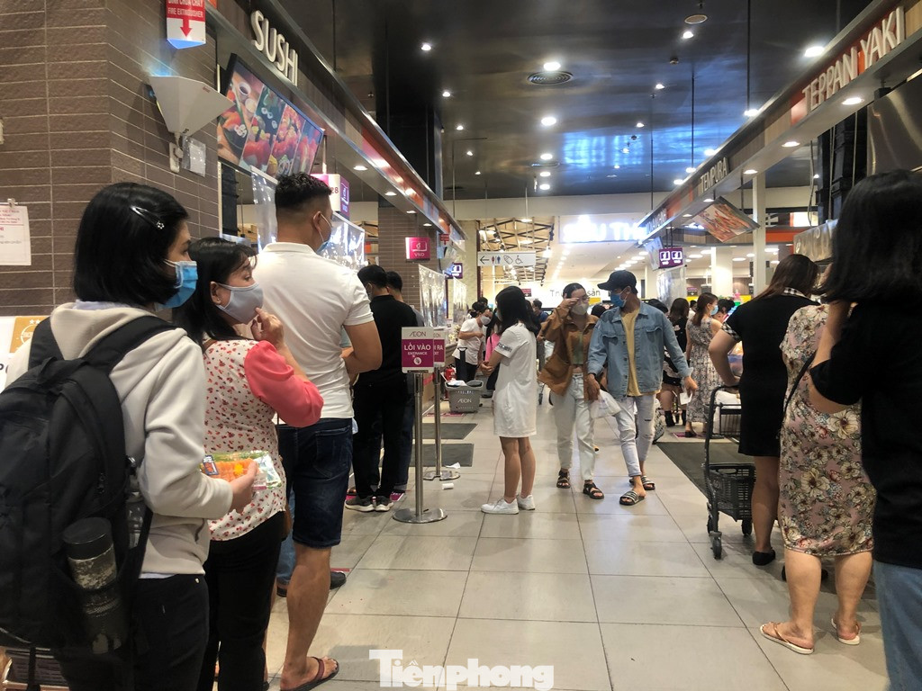 TPHCM: Khẩn cấp tìm người đã đến cửa hàng Mắt Việt trong Aeon Bình Tân ảnh 1