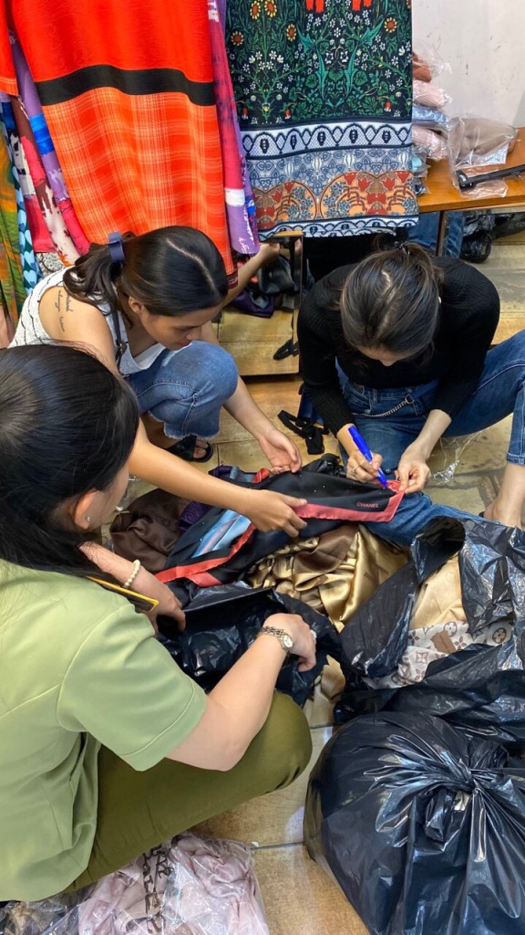 Thu giữ hàng nghìn đồ nghi giả LV, Gucci ở 'thiên đường mua sắm' Sài Gòn ảnh 1