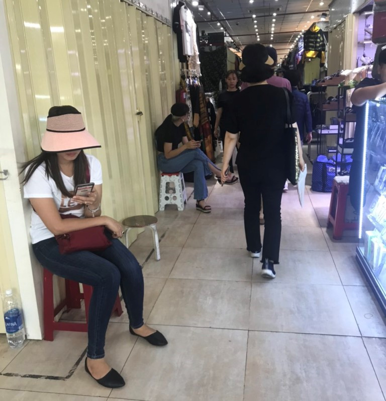 Thu giữ hàng nghìn đồ nghi giả LV, Gucci ở 'thiên đường mua sắm' Sài Gòn ảnh 2