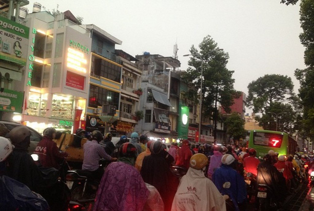 Cẩn thận dễ đổ bệnh khi Sài Gòn ‘lúc nắng lúc mưa’ ảnh 1