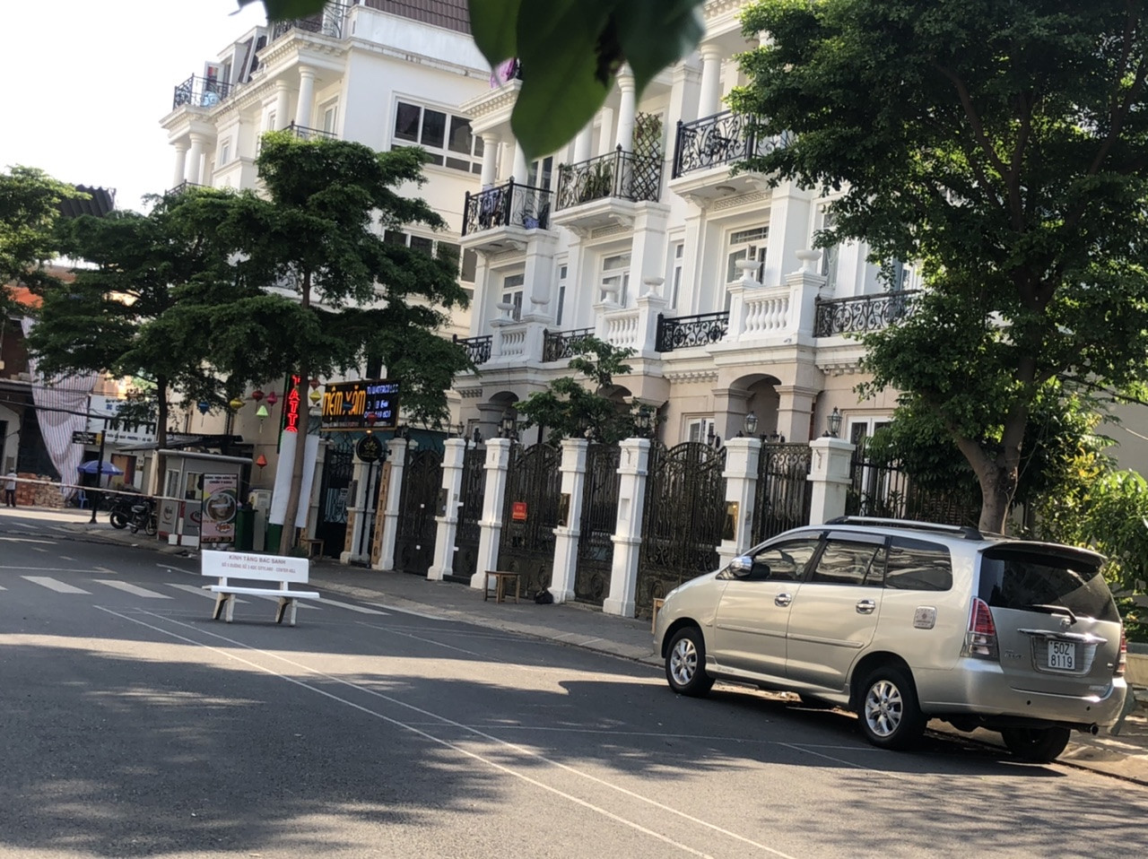 TPHCM: Phong toả một khu dân cư vì có ca nghi mắc COVID-19 ảnh 5