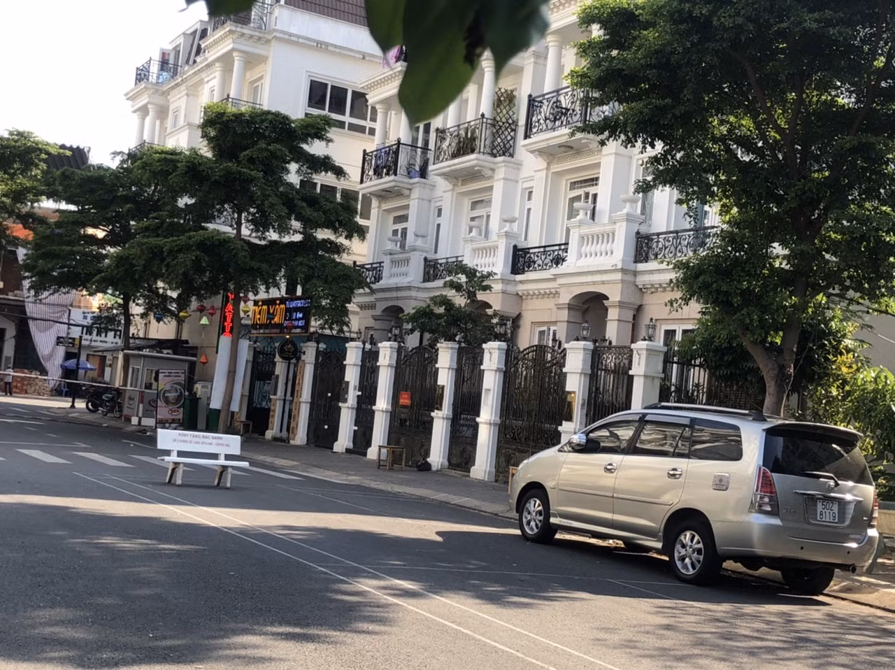 TPHCM: Phong toả một khu dân cư vì có ca nghi mắc COVID-19 ảnh 5
