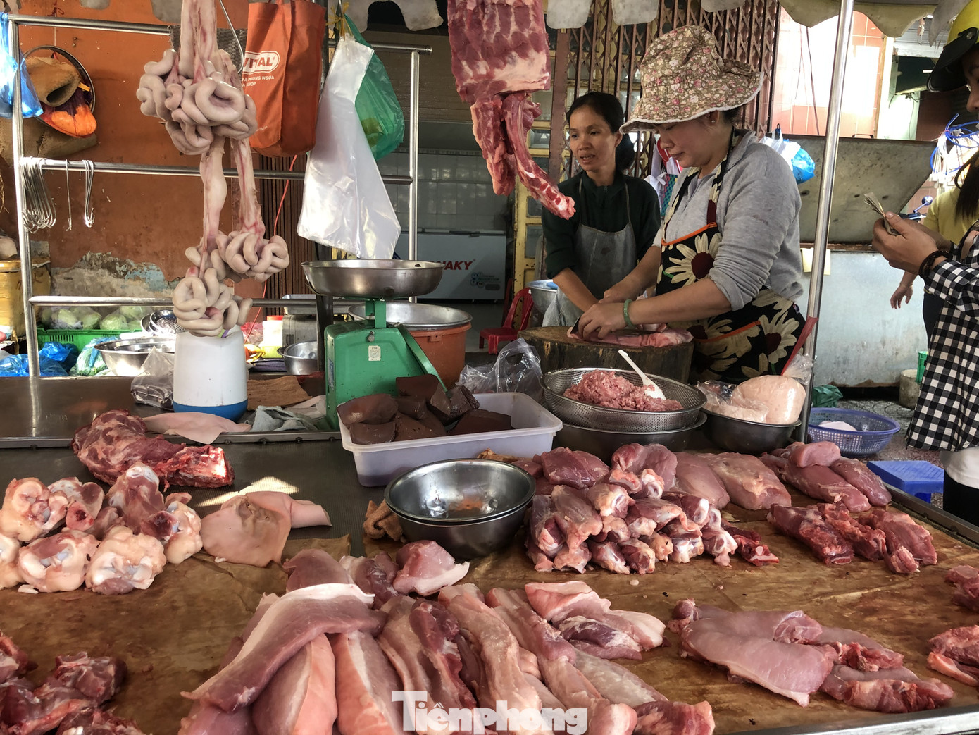 Người dân thờ ơ đeo khẩu trang nơi công cộng ảnh 7