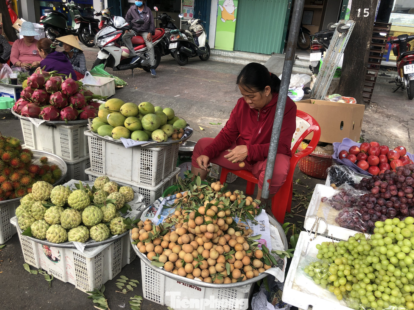 Người dân thờ ơ đeo khẩu trang nơi công cộng ảnh 11