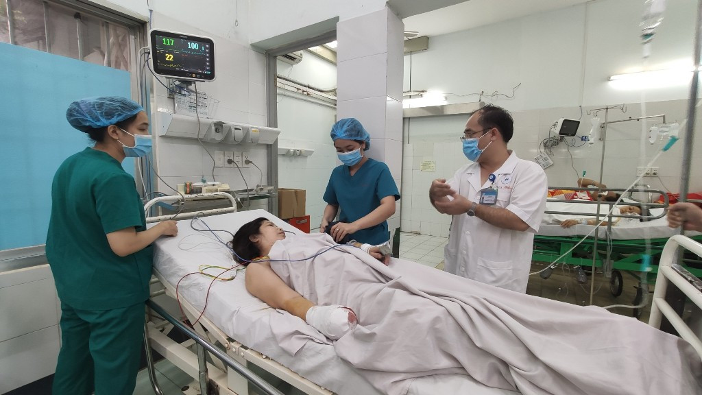 Bị máy cuốn nát bàn tay khi đang xay thịt nấu ăn ảnh 2