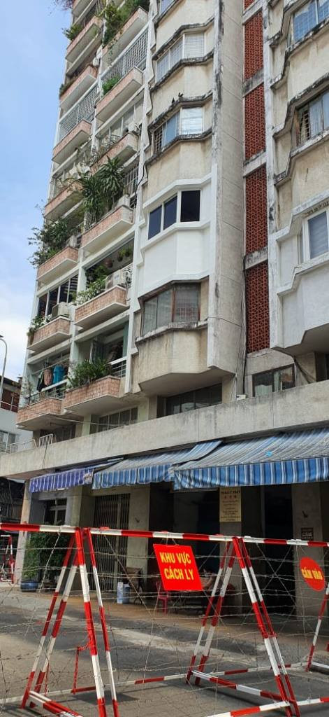 TPHCM: Phong tỏa một phần chung cư Sư Vạn Hạnh vì có ca nghi mắc COVID-19 ảnh 1