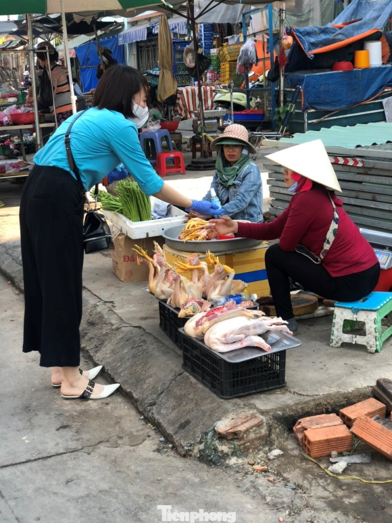 TiTiOne tặng hàng ngàn chai nước rửa tay miễn phí đến người dân ảnh 13