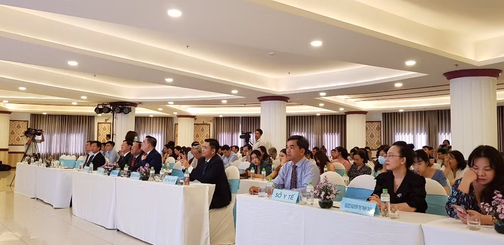 Nhiều người nhiễm bệnh về da do nuôi thú cưng ảnh 1