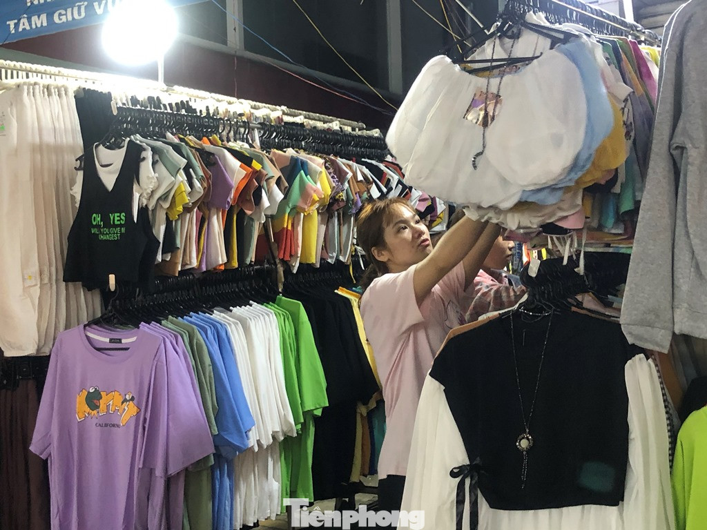 Dân Sài Gòn săn hàng Black Friday dù đêm muộn ảnh 5