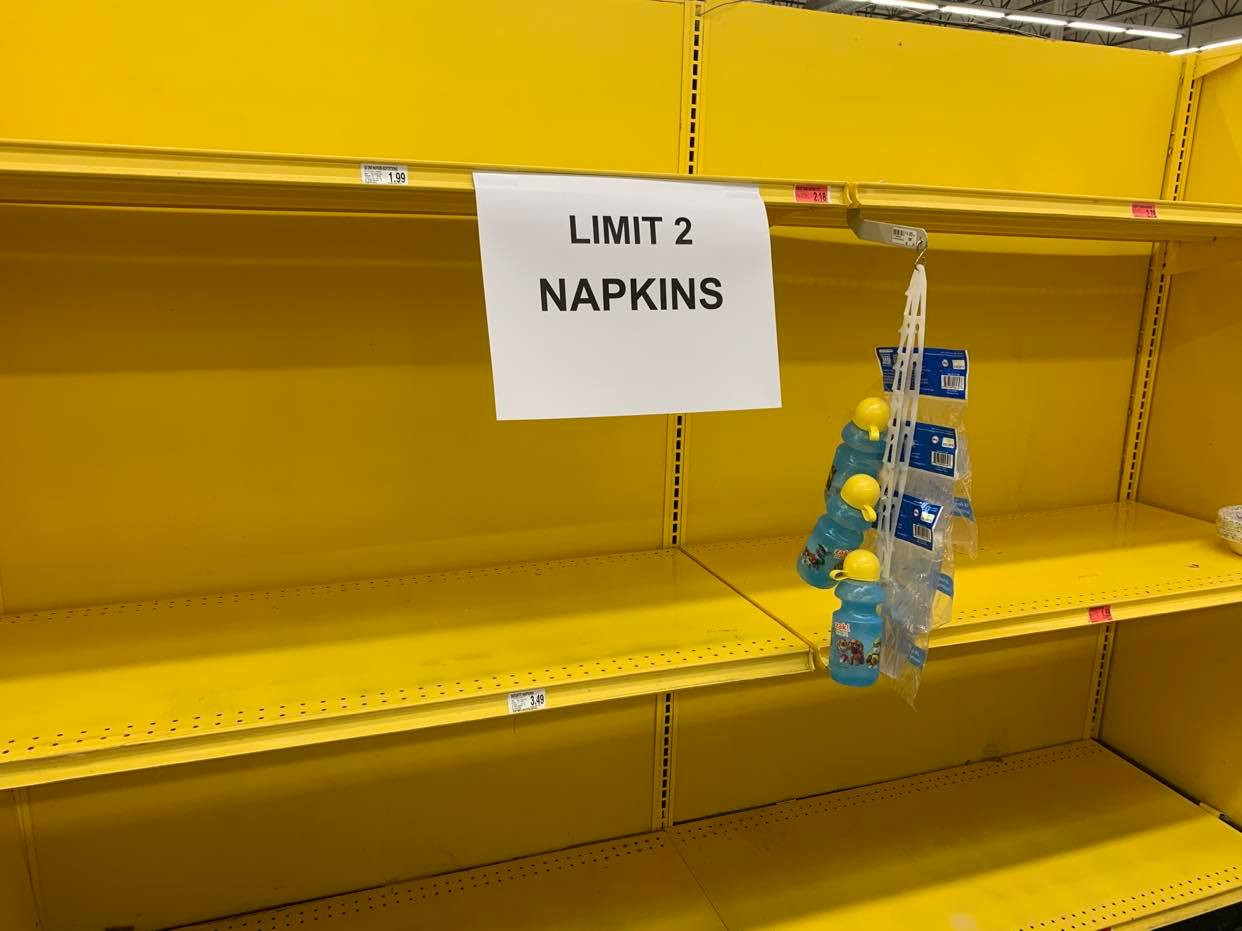 Đi chợ ở Mỹ thời Covid-19, chật vật tìm mua giấy vệ sinh, sữa, trứng.. ảnh 4