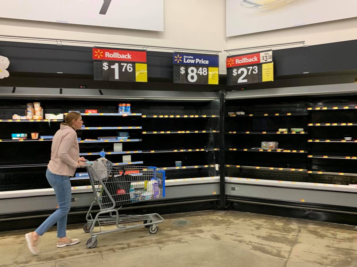 Đi chợ ở Mỹ thời Covid-19, chật vật tìm mua giấy vệ sinh, sữa, trứng.. ảnh 8