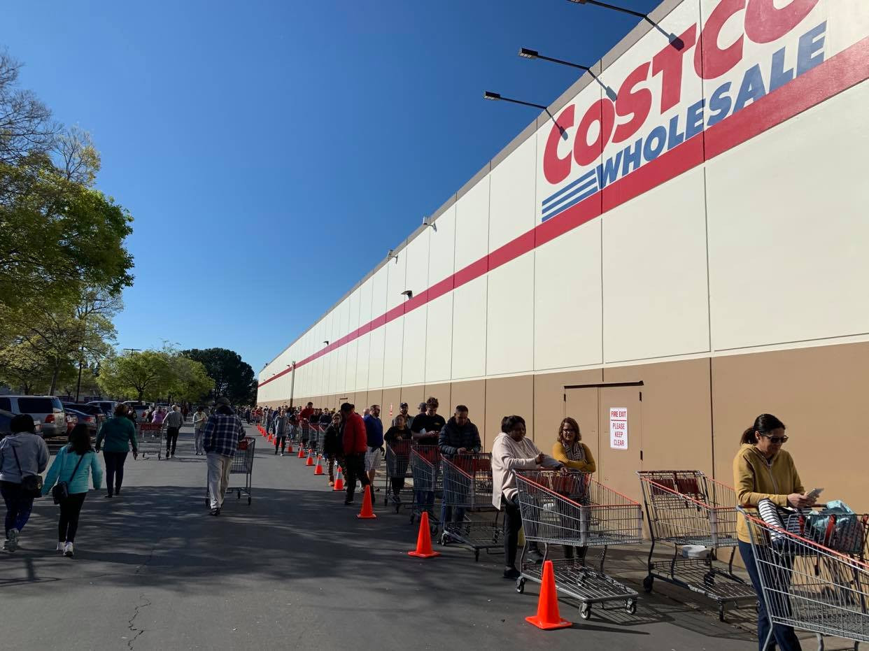 Đi chợ ở Mỹ thời Covid-19, chật vật tìm mua giấy vệ sinh, sữa, trứng.. ảnh 9