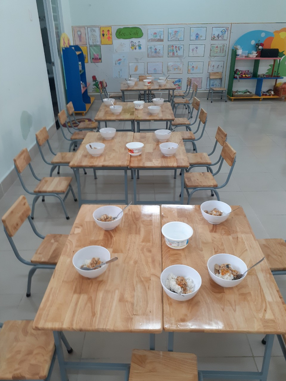 Hàng loạt giáo viên bị kỷ luật vì nhận trẻ vào học 'chui' ảnh 2