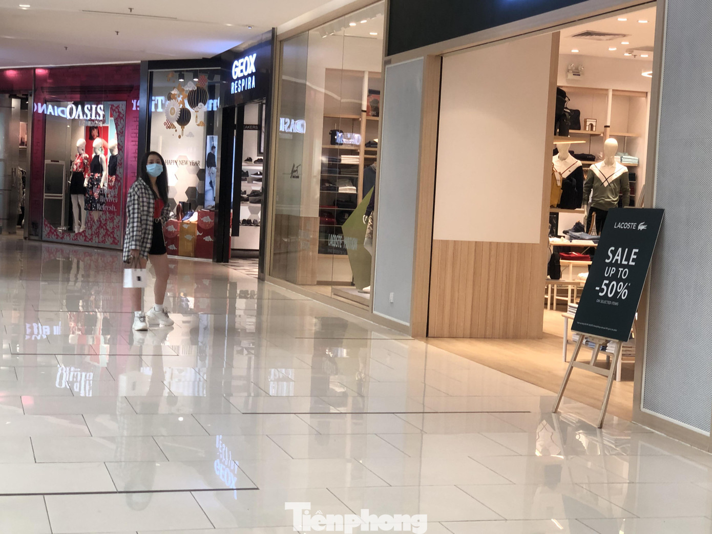 Sợ corona, nhiều điểm tham quan ở Sài Gòn ‘vắng như chùa bà đanh’ ảnh 16