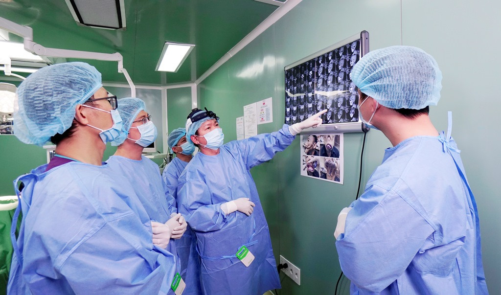 Trả lại cuộc sống bình thường cho chàng trai 'mặt quỷ' ảnh 3