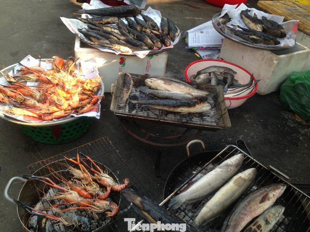 Trước 'bão' corona, cá lóc nướng vẫn đắt hàng ngày Thần Tài ảnh 10