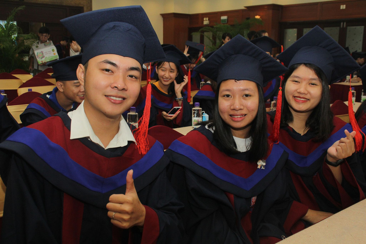 Trân quý các bạn sinh viên không đầu hàng nghịch cảnh ảnh 4