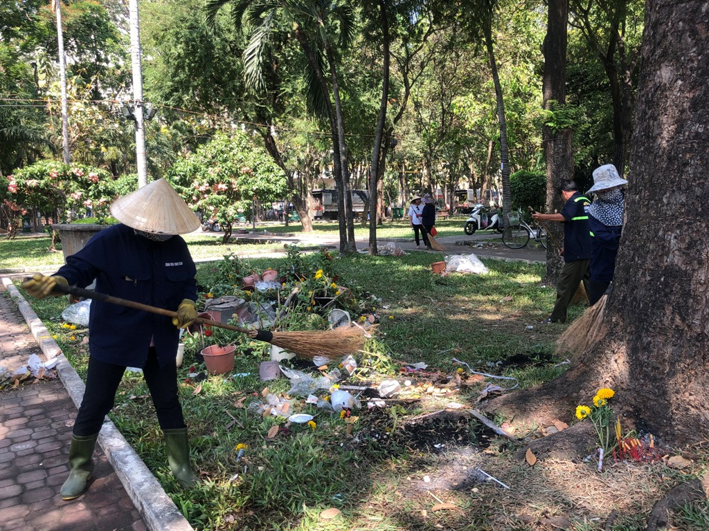 100 nghìn đồng 3 chậu cúc, khách vẫn kỳ kèo trước giao thừa ảnh 35