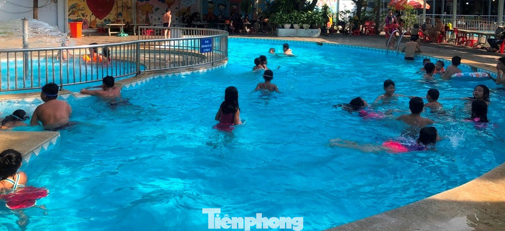 Chưa hết COVID-19, đi bơi 'vừa vui vừa lo' ảnh 2