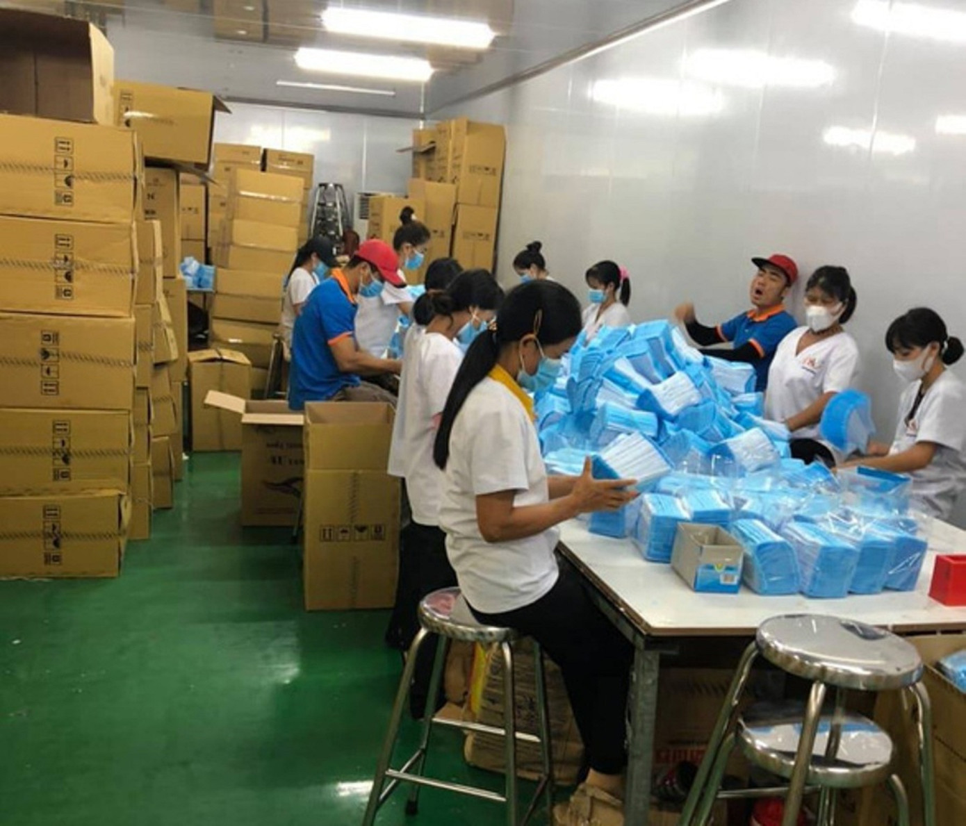 Một tháng, phát hiện cả trăm vụ kinh doanh hàng giả ảnh 2