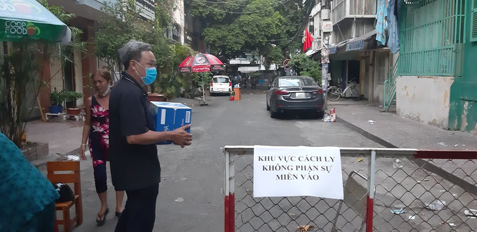 Chung cư ở Sài Gòn bị phong tỏa do bệnh nhân tái nhiễm COVID-19 ảnh 5