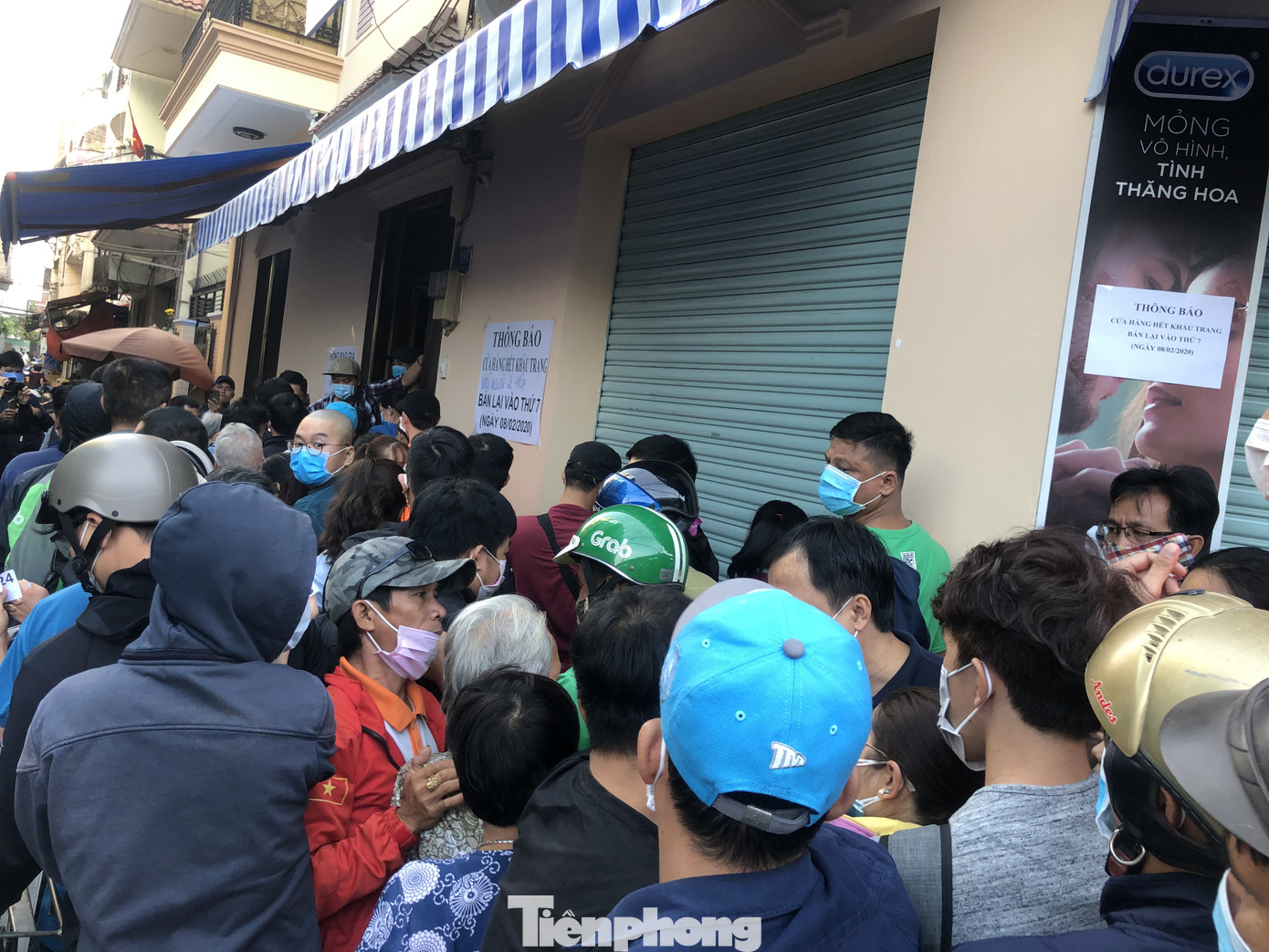 Đi 50km, xếp hàng từ 3h sáng chỉ để mua 2 hộp khẩu trang phòng corona ảnh 11