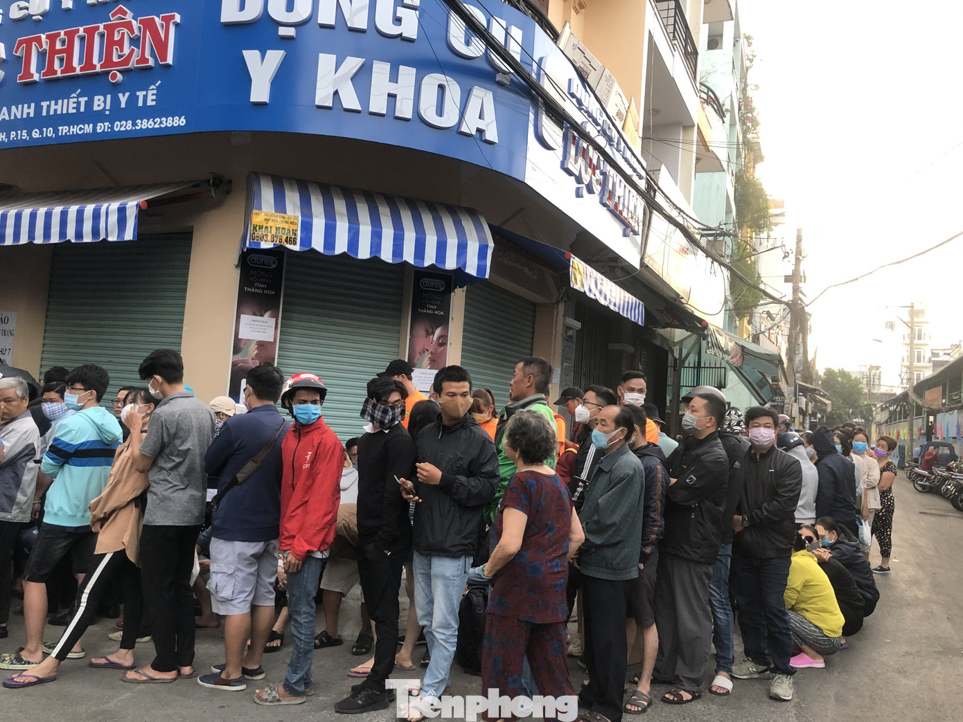 Đi 50km, xếp hàng từ 3h sáng chỉ để mua 2 hộp khẩu trang phòng corona ảnh 5