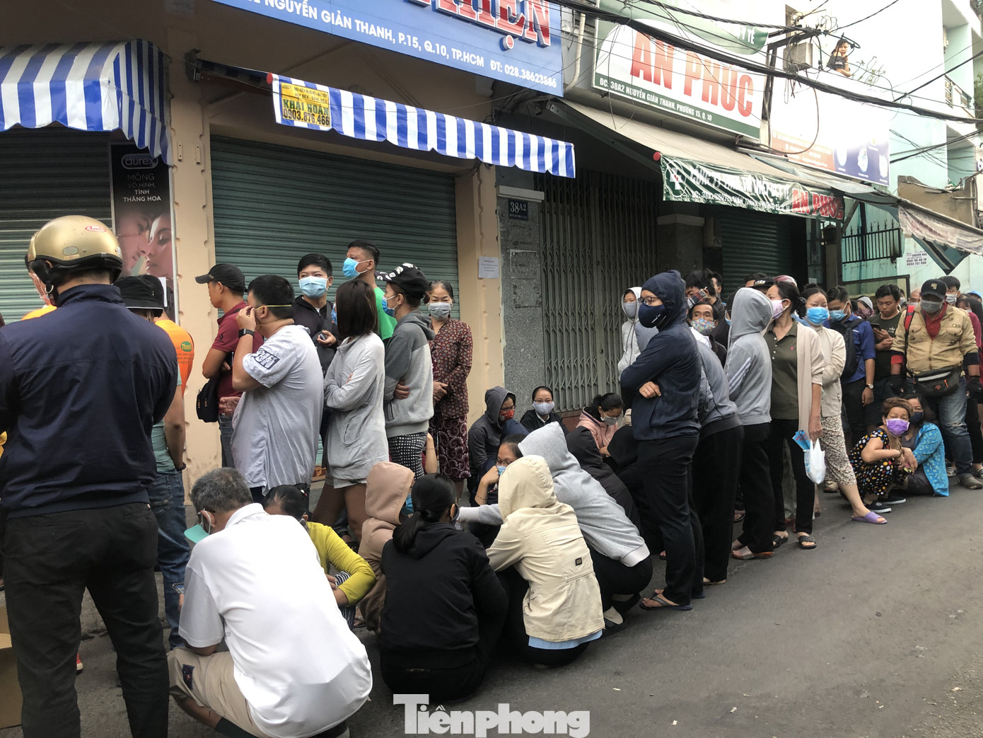 Đi 50km, xếp hàng từ 3h sáng chỉ để mua 2 hộp khẩu trang phòng corona ảnh 4