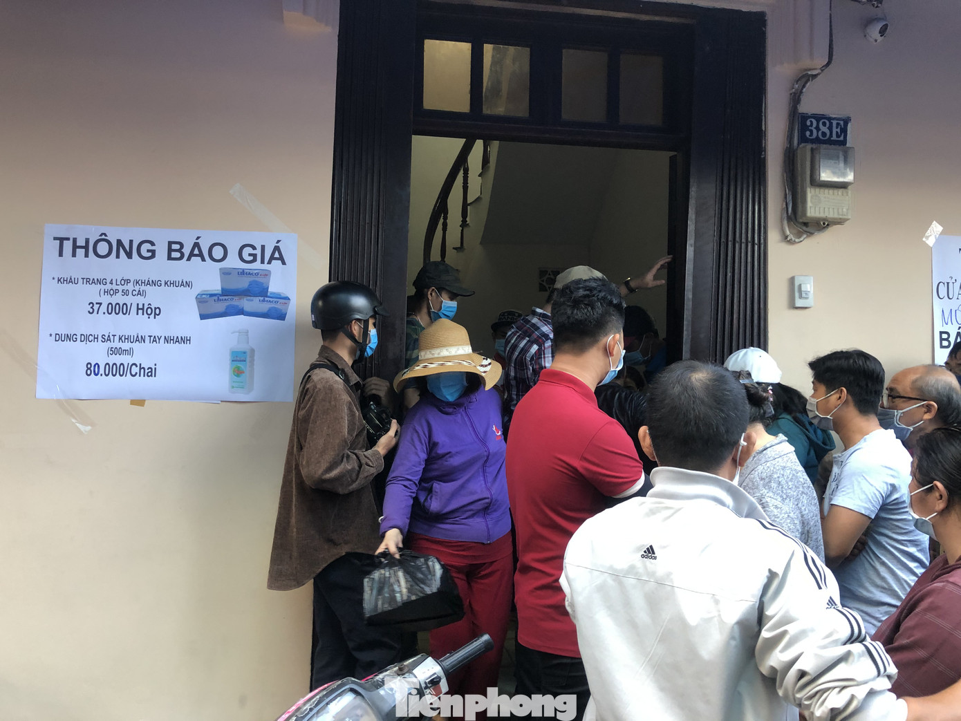 Đi 50km, xếp hàng từ 3h sáng chỉ để mua 2 hộp khẩu trang phòng corona ảnh 18