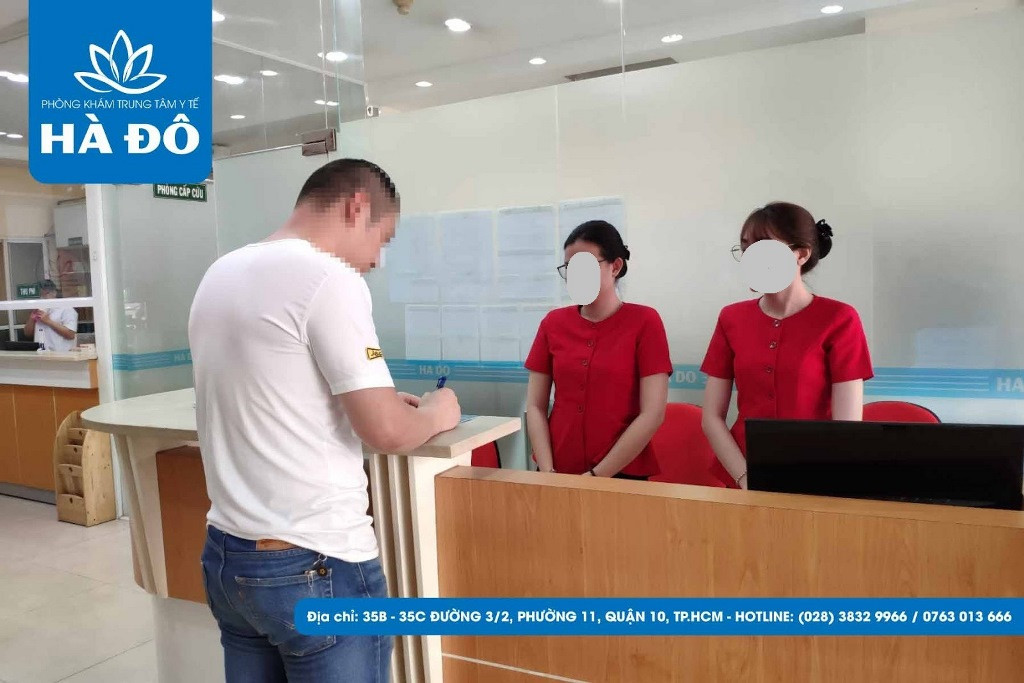 Quảng cáo không phép, khám bệnh trục lợi, loạt phòng khám ở Sài Gòn bị 'sờ gáy' ảnh 1