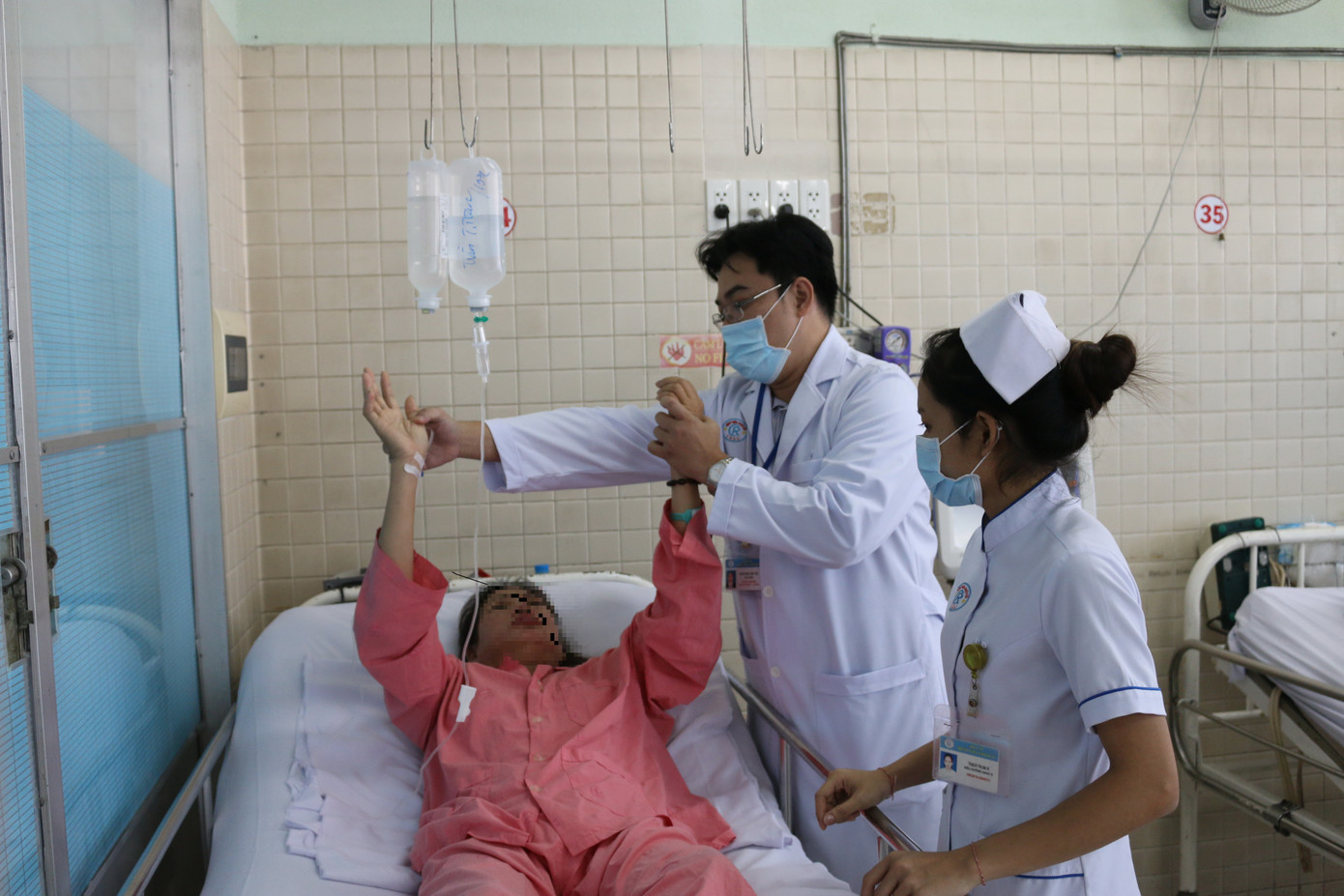 Cứu sống bệnh nhân đột quỵ nặng trên nền lupus ban đỏ ảnh 1