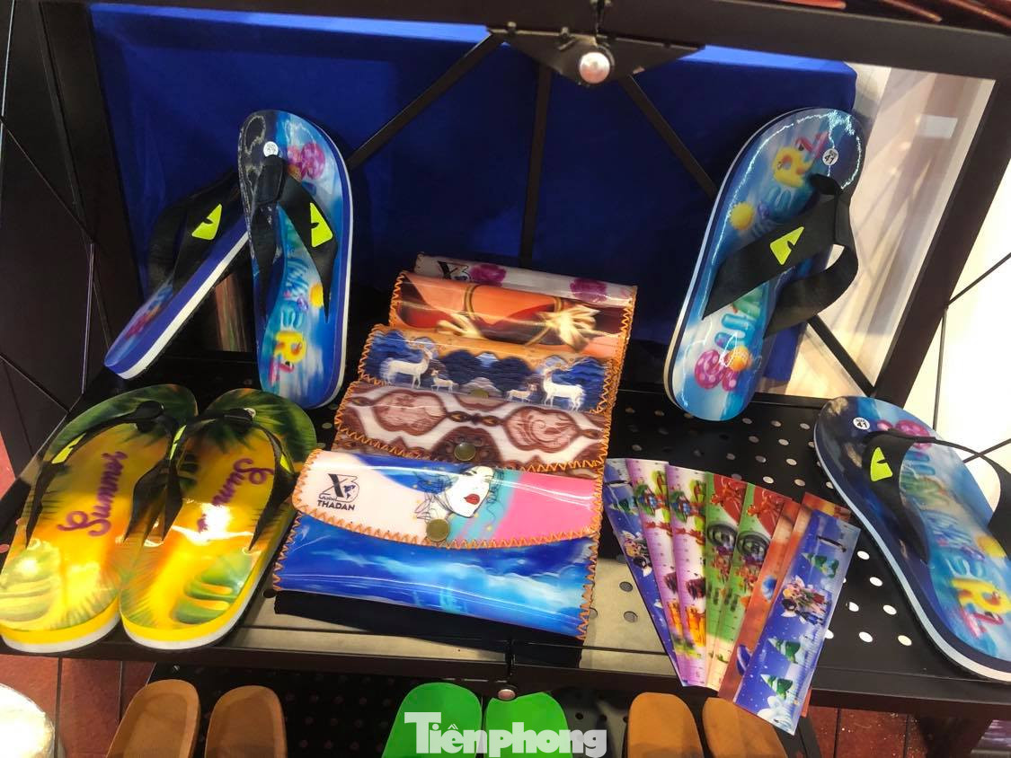 Sau 'ngủ đông' do COVID-19, doanh nghiệp ngành quảng cáo chạy đua tìm khách hàng ảnh 3