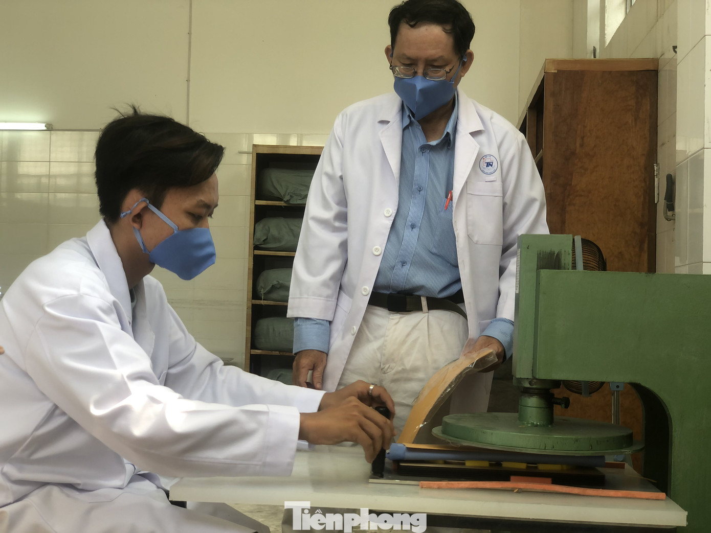 Khẩu trang 'độc lạ' của bác sĩ bệnh viện Thống Nhất ảnh 6