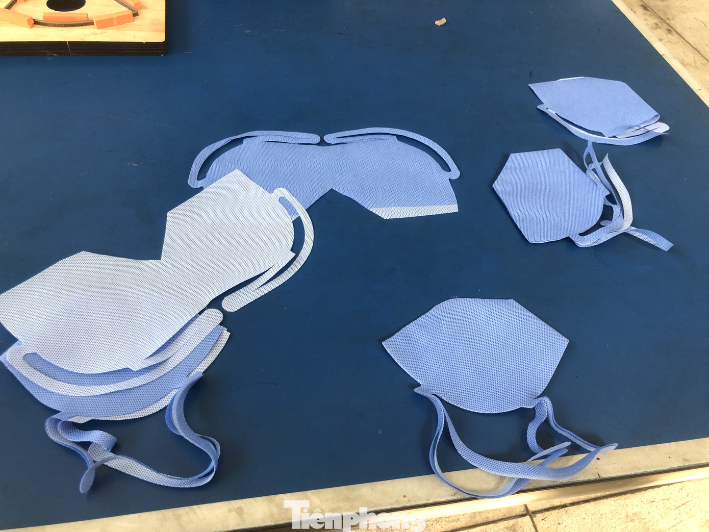 Khẩu trang 'độc lạ' của bác sĩ bệnh viện Thống Nhất ảnh 11