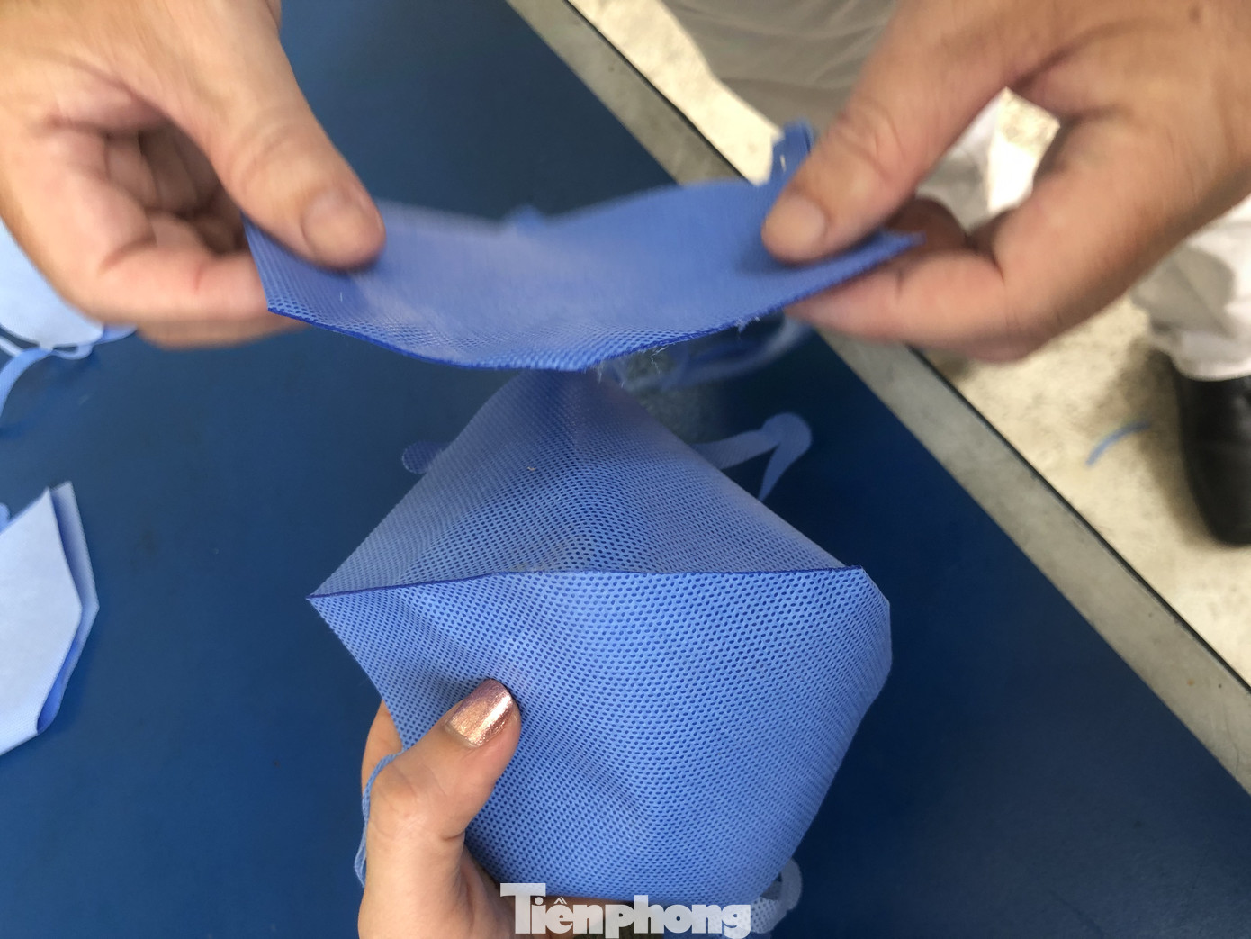 Khẩu trang 'độc lạ' của bác sĩ bệnh viện Thống Nhất ảnh 17