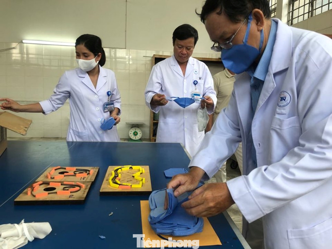 Khẩu trang 'độc lạ' của bác sĩ bệnh viện Thống Nhất ảnh 10