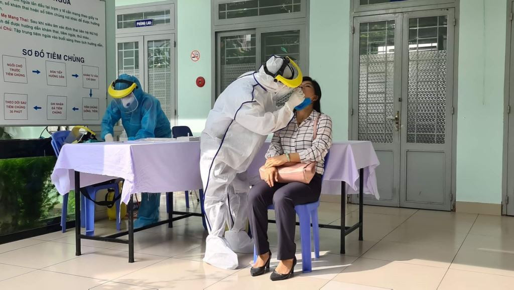 Lịch trình đi lại của 2 ca mắc COVID-19 khiến cả trăm người ở TPHCM phải xét nghiệm ảnh 1