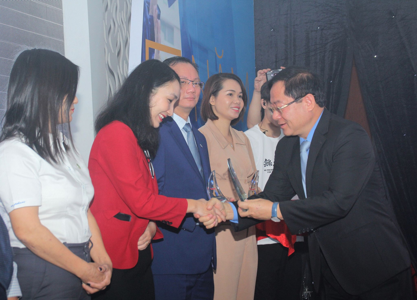 Trân quý các bạn sinh viên không đầu hàng nghịch cảnh ảnh 6