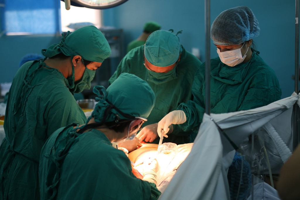 Lấy lại ‘vòng một’ cho chị em mất mô tuyến vú ảnh 2