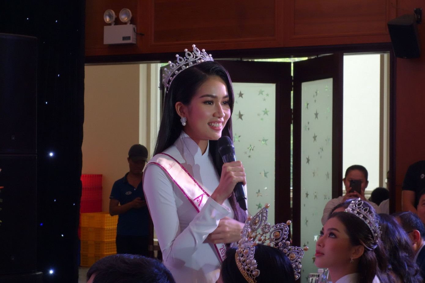 Hoa hậu Đỗ Thị Hà tâm sự xúc động với các tân thủ khoa ảnh 1