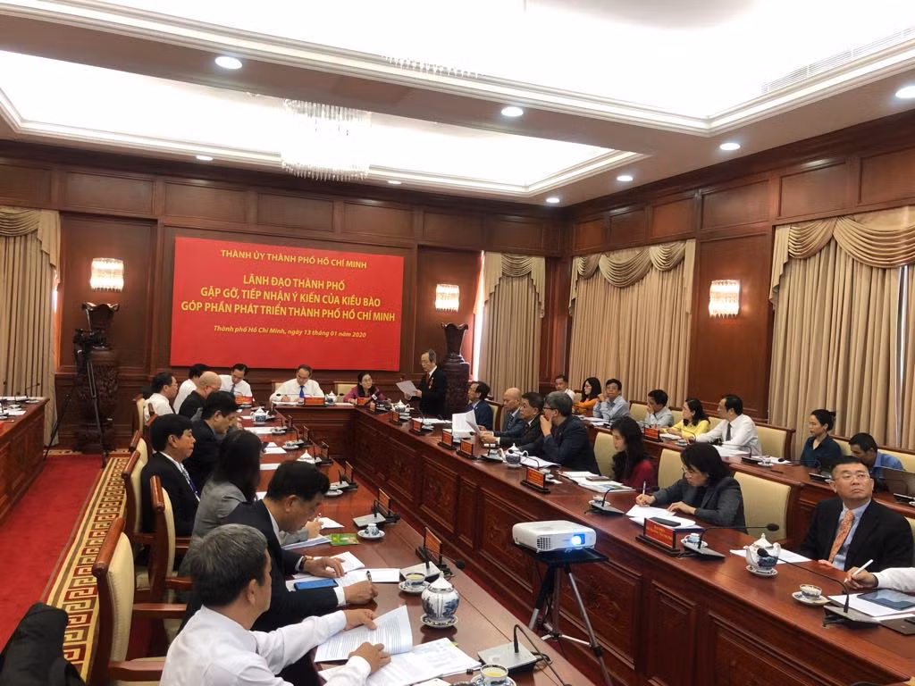 Nhà cao tầng không phải là thủ phạm gây kẹt xe, ngập nước ở TPHCM? ảnh 1