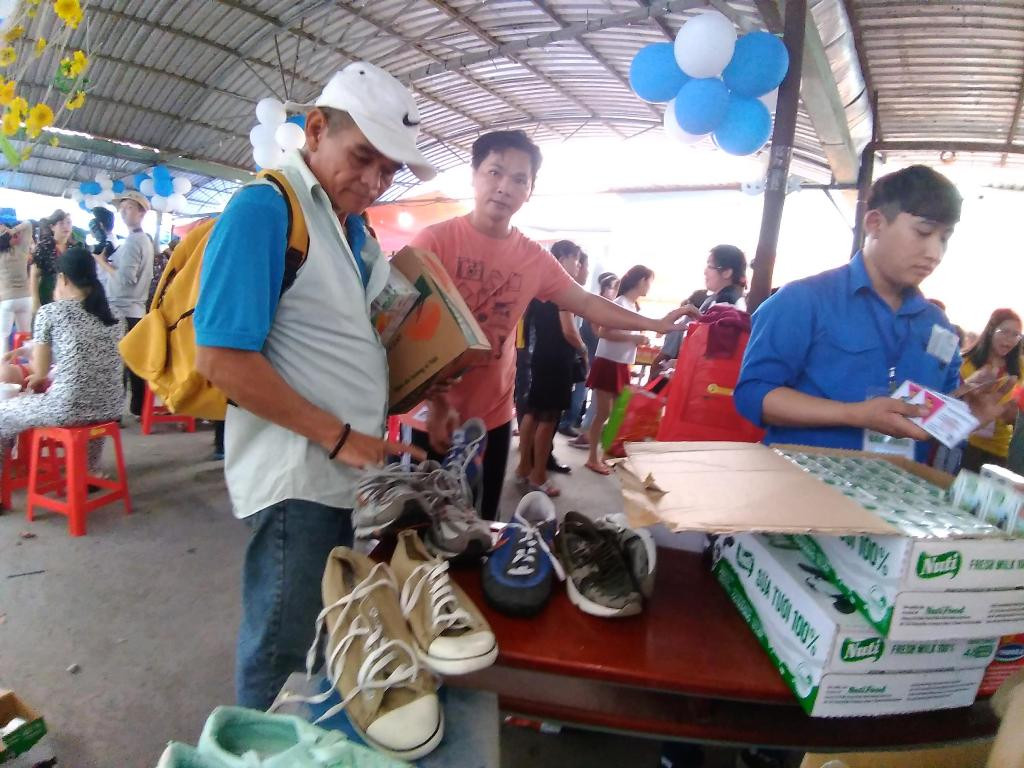 Ấm lòng phiên chợ 0 đồng cho bệnh nhân ảnh 2