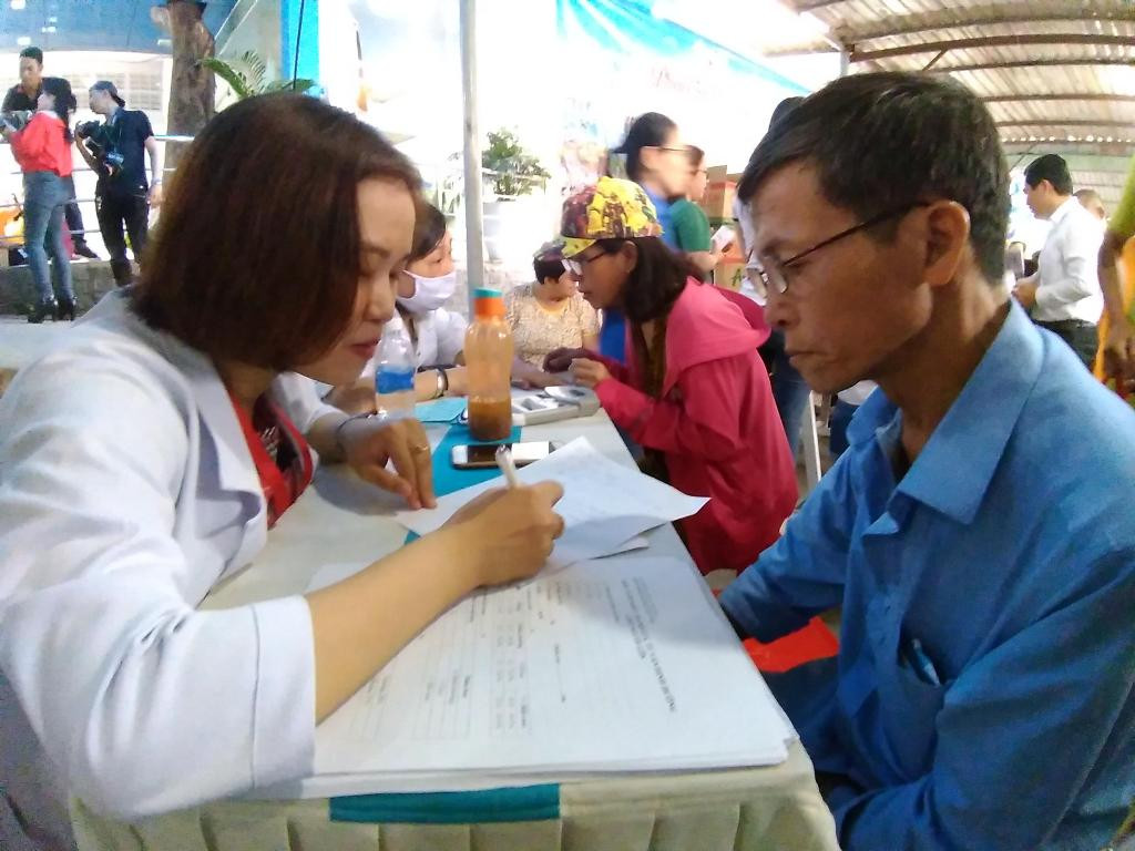 Ấm lòng phiên chợ 0 đồng cho bệnh nhân ảnh 8