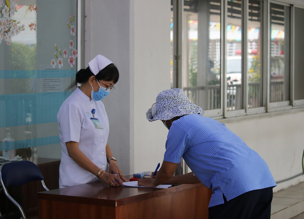 Kết quả xét nghiệm COVID-19 hàng trăm nhân viên Bệnh viện Chợ Rẫy ảnh 1