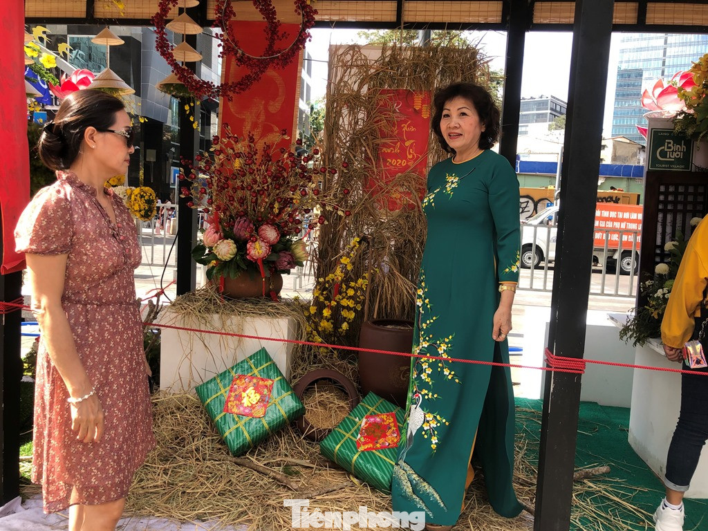 Vì sao tiểu cảnh ở phố đi bộ Nguyễn Huệ tả tơi ảnh 21