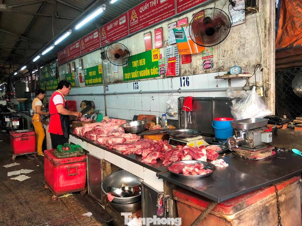 Xăng dầu giảm mạnh, hàng hóa vẫn… đứng yên ảnh 4