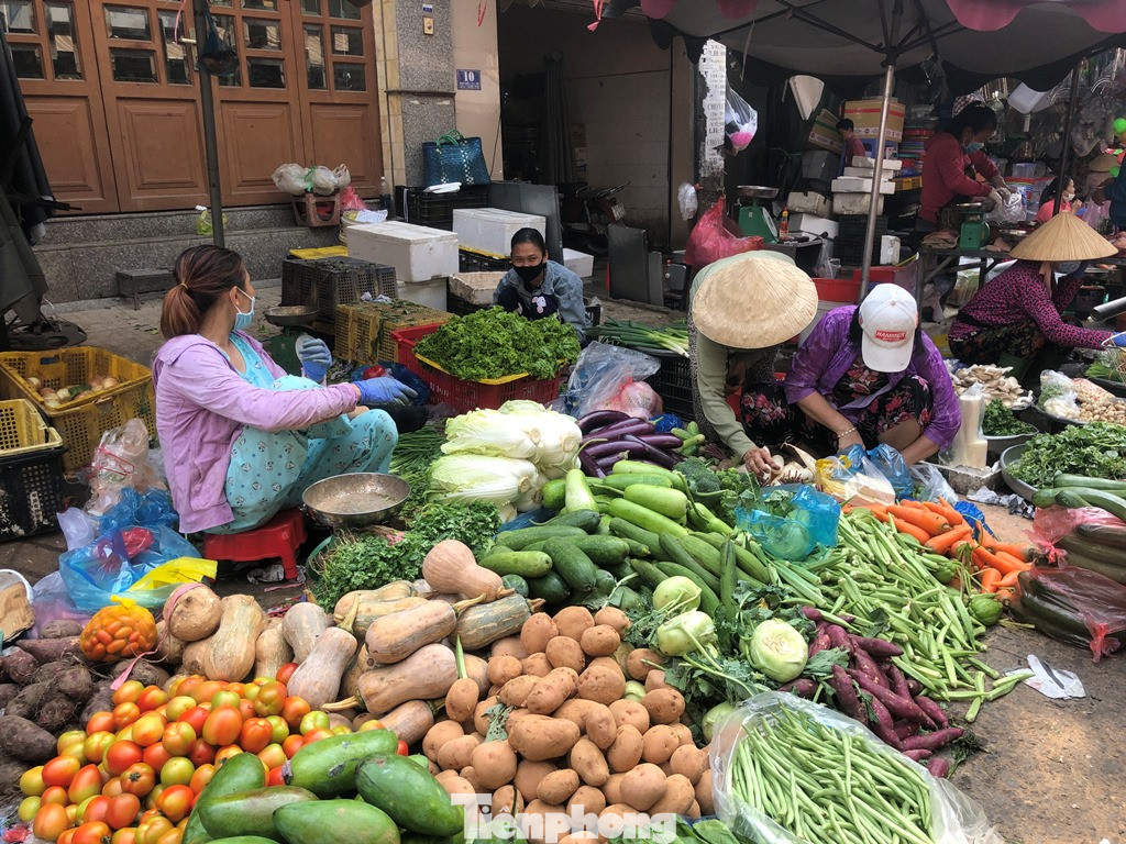Xăng dầu giảm mạnh, hàng hóa vẫn… đứng yên ảnh 1